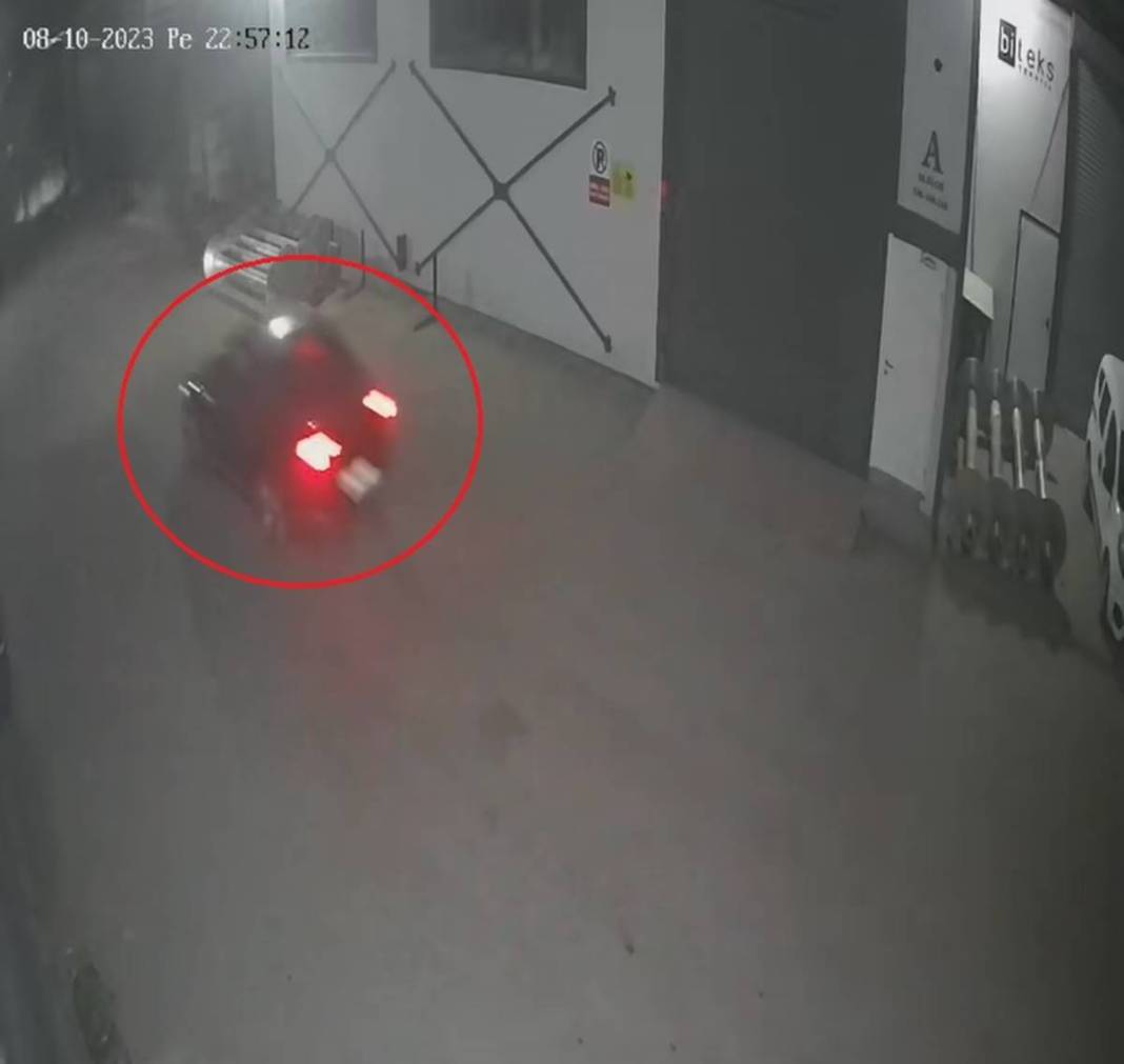 3 dakika önce sağlam girdiği işyerinde yarı çıplak baygın bulundu: Üzerine toka bırakılmıştı! Hastanede yaşamını yitirdi 23